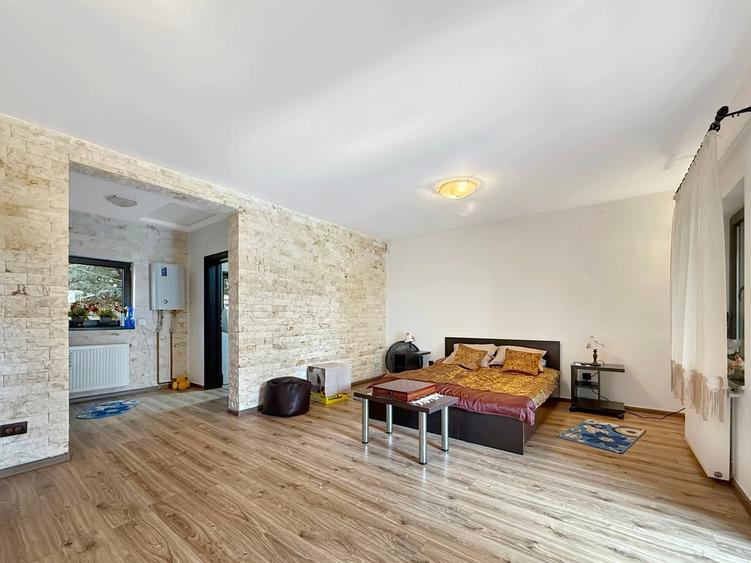 Casă individuală cu 2 camere cu Teren 1500 Mp în Livedea