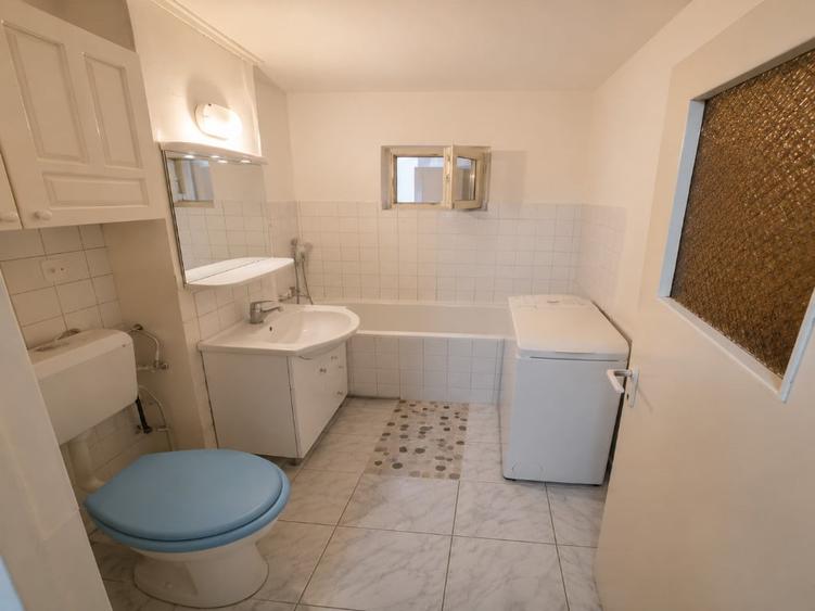 Apartament cu 3 camere decomandat în Astra