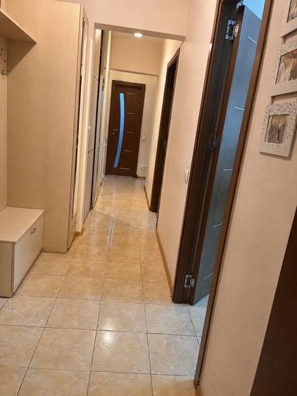 Apartament cu 3 camere decomandat în Dobroești