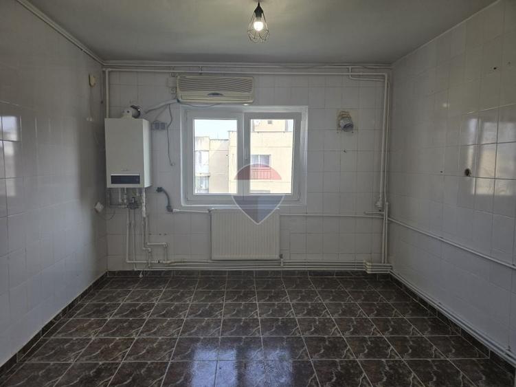 Apartament cu 3 camere decomandat în Berceni
