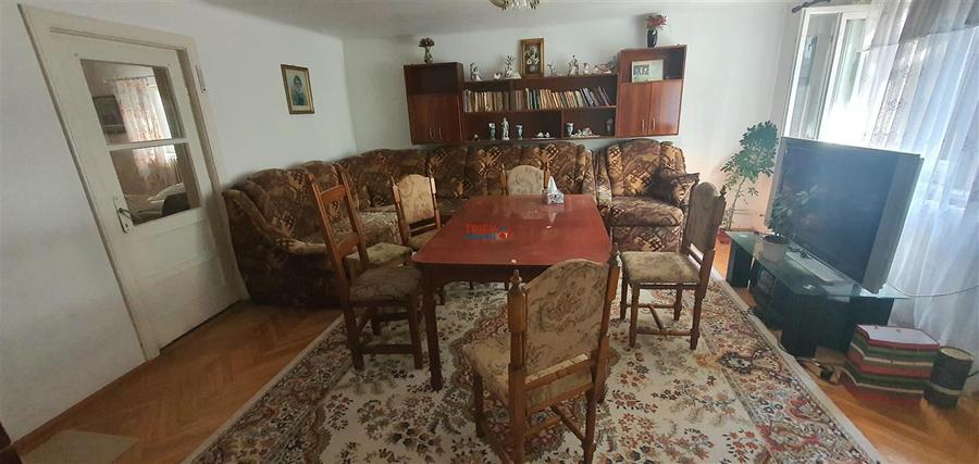 Casă individuală cu 8 camere cu Canalizare în Ampoi 1
