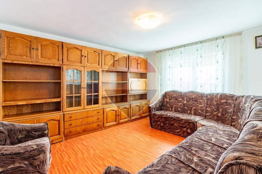Casă cu 5 camere cu Teren 1842 Mp în Boboci