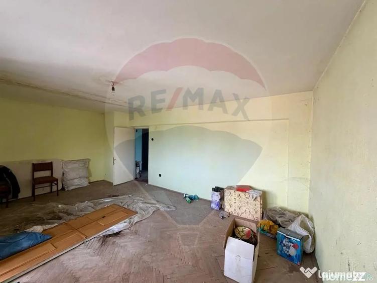 Apartament cu 3 camere decomandat în Brăilei