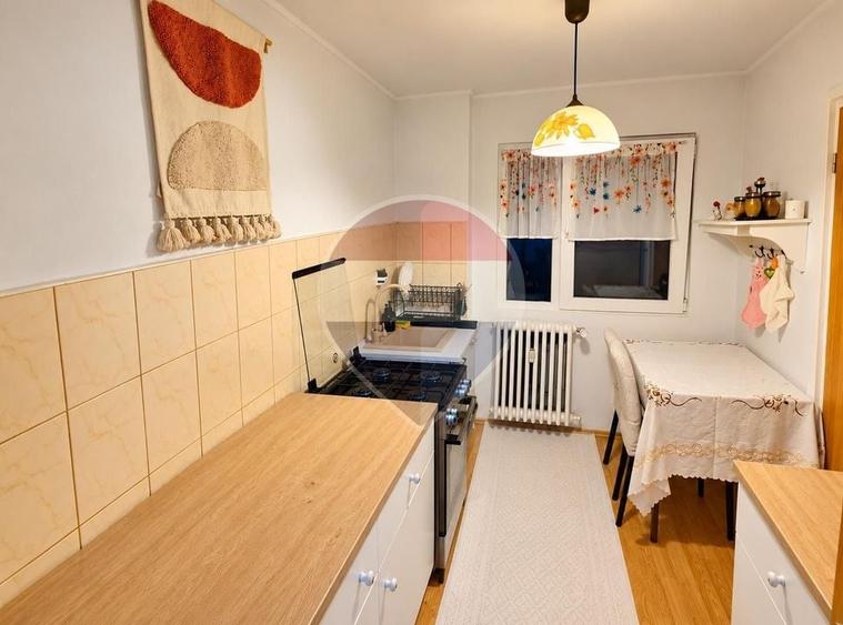 Apartament cu 3 camere semidecomandat în Militari