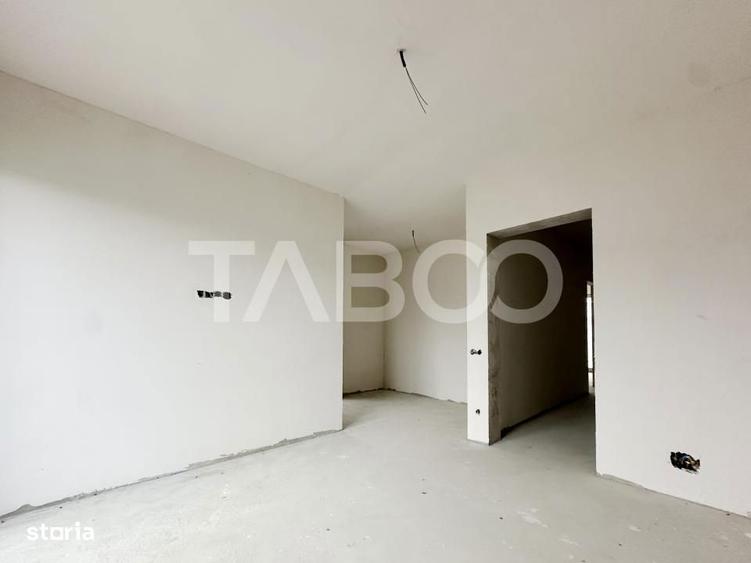 Casă cu 4 camere cu Teren 146 Mp în Între Lacuri