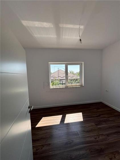 Duplex cu 5 camere cu Canalizare în Moșnița Nouă