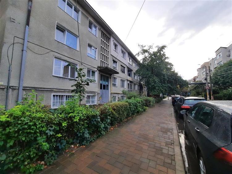 Apartament cu 2 camere nedecomandat în Energiei
