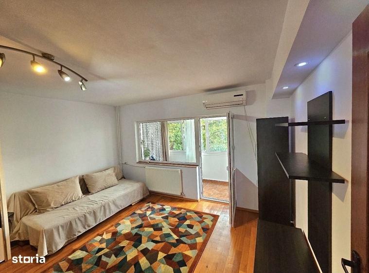 Apartament cu 3 camere decomandat în Lacul Tei