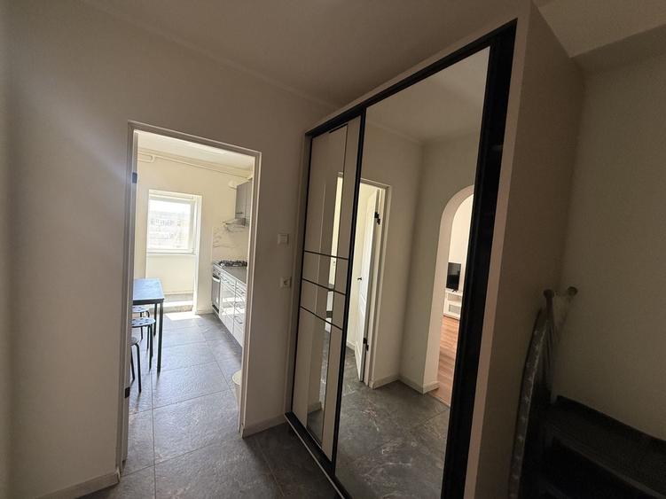 Apartament cu 2 camere semidecomandat, mobilat în Colentina