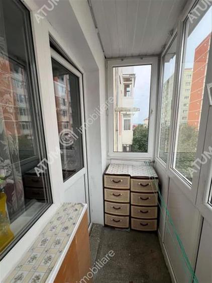 Apartament cu 3 camere semidecomandat, mobilat în Aeroport