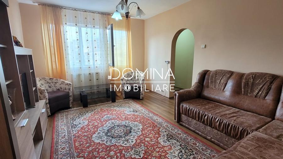 Apartament cu 3 camere semidecomandat în 9 Mai