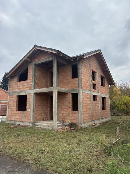 Casă cu 4 camere în Central