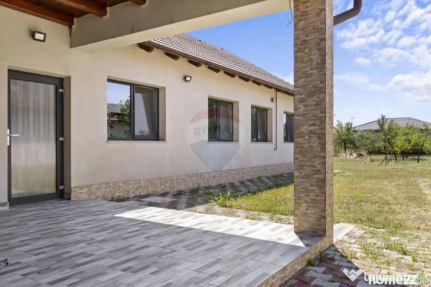 Casă cu 7 camere cu Teren 1363 Mp în Sânnicolau Mic