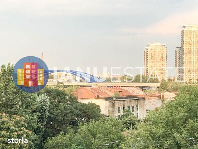 Apartament cu 3 camere semidecomandat în Tineretului