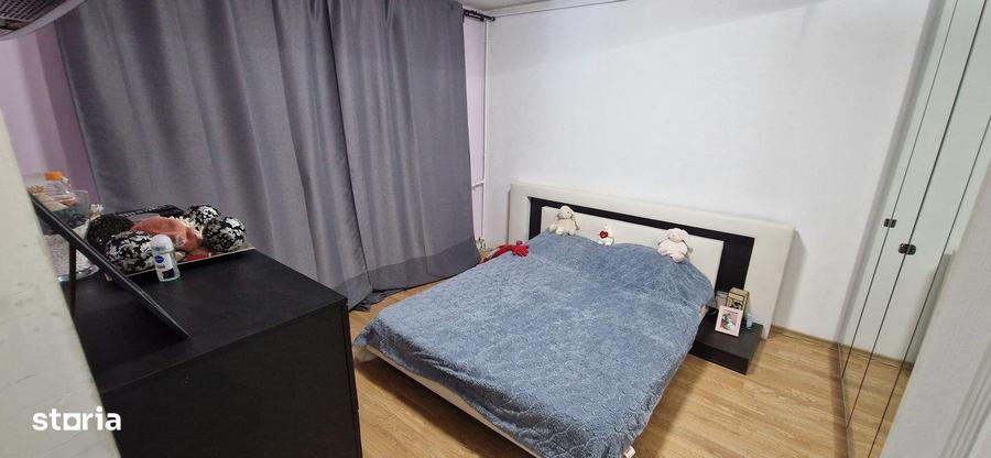 Apartament cu 3 camere decomandat în Valea Oltului