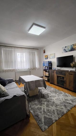 Apartament cu 2 camere semidecomandat în Dacia
