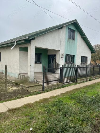 Casă cu 5 camere cu Teren 1000 Mp în Berteștii de Jos