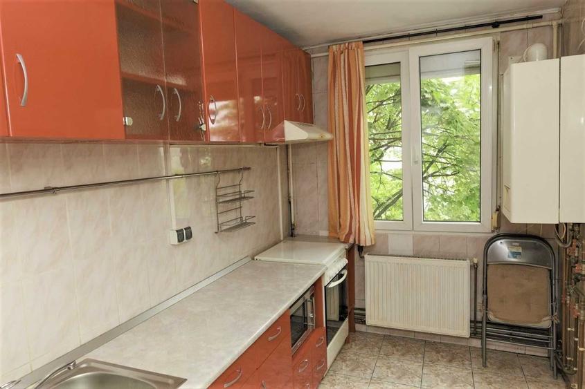 Apartament cu 3 camere semidecomandat, mobilat în Drumul Taberei