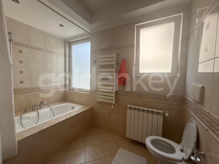 Apartament cu 3 camere decomandat, mobilat în Primăverii