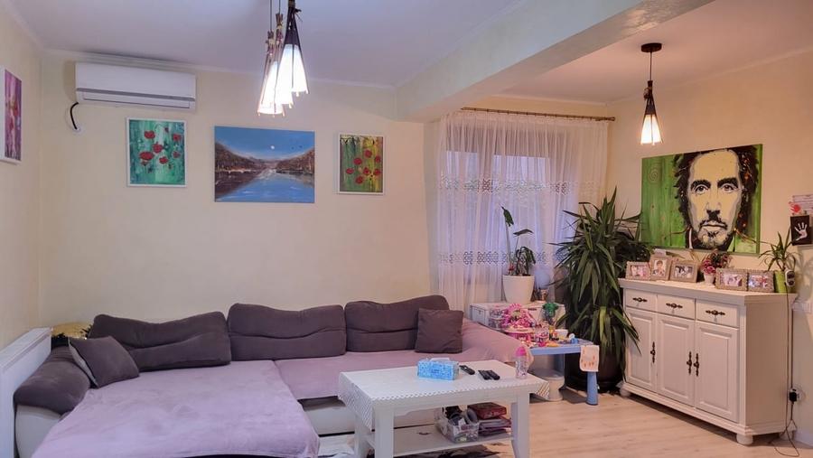 Duplex cu 5 camere cu Canalizare în Roșu