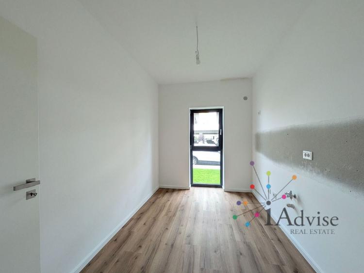 Apartament cu 3 camere decomandat în Tractorul
