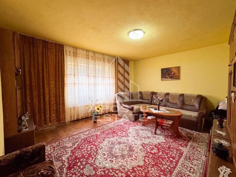 Casă individuală cu 4 camere cu Canalizare în Bârcea Mare