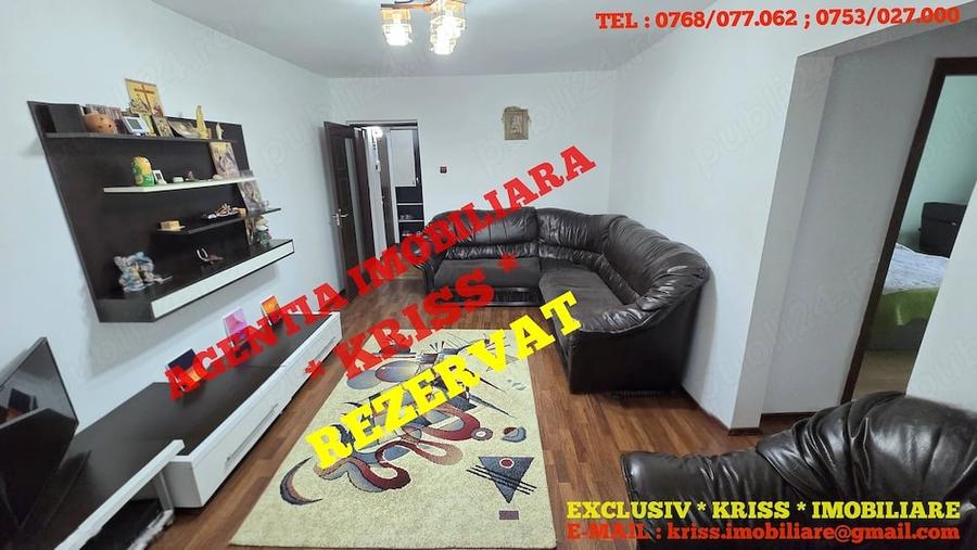 Apartament cu 3 camere semidecomandat în Banat