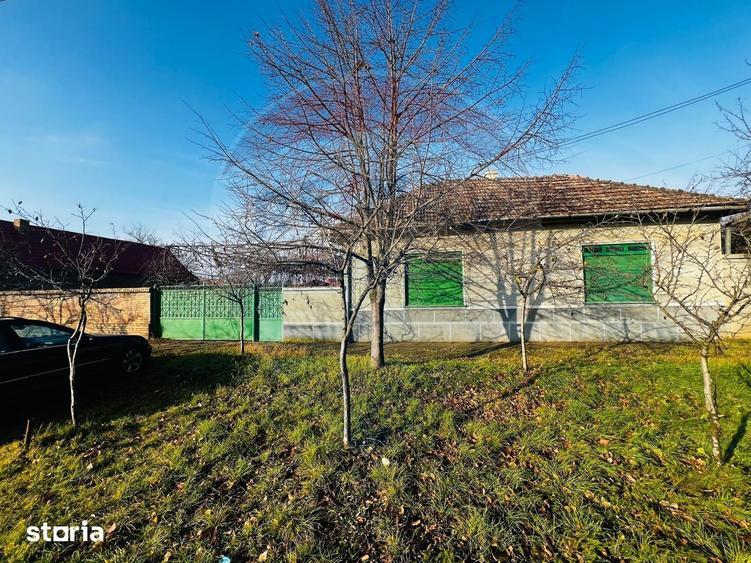 Casă cu 4 camere semidecomandat cu Teren 2144 Mp în Șeitin