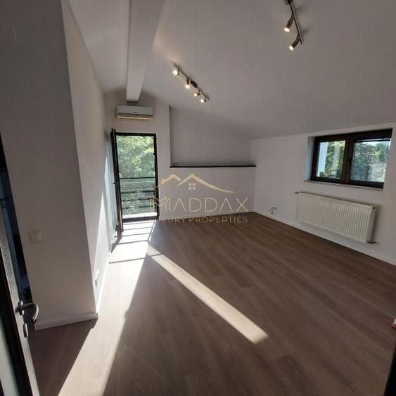 Apartament cu 5 camere decomandat în Kiseleff
