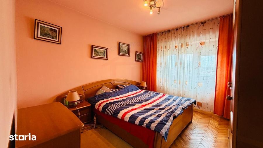Apartament cu 4 camere decomandat în Piața Centrală
