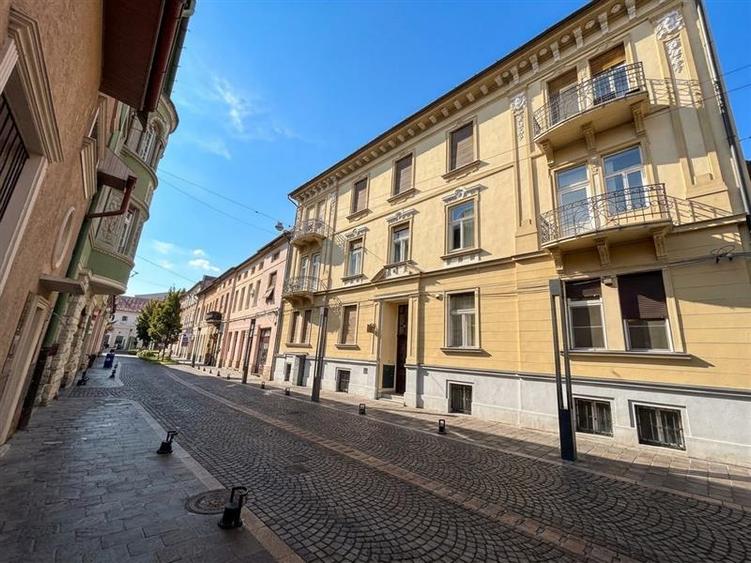 Apartament cu 2 camere semidecomandat, mobilat în Ultracentral
