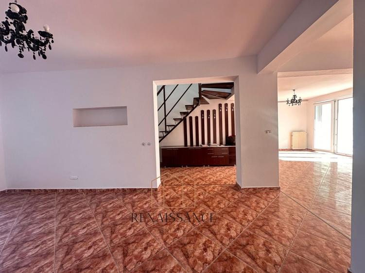 Casă individuală cu 6 camere cu Piscina în Lipovei