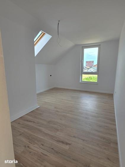 Casă cu 4 camere cu Teren 400 Mp în Central