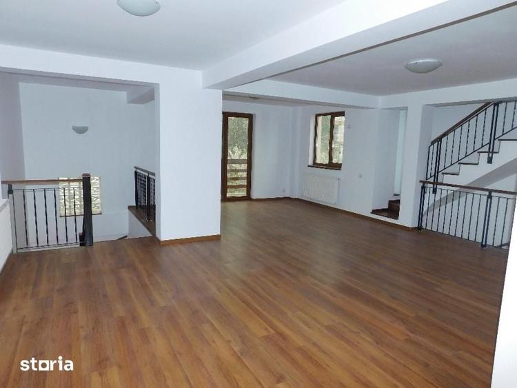 Casă cu 4 camere cu Teren 250 Mp în Apărătorii Patriei