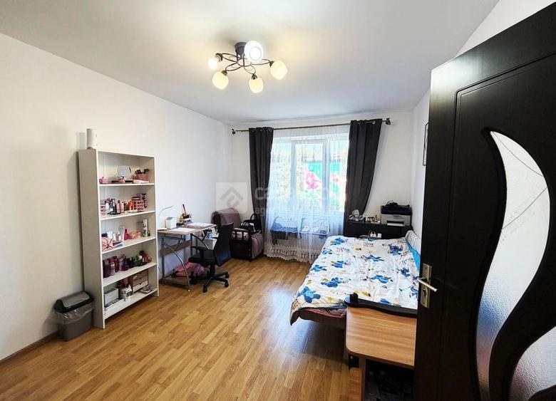 Apartament cu 3 camere decomandat, mobilat în Alexandru cel Bun