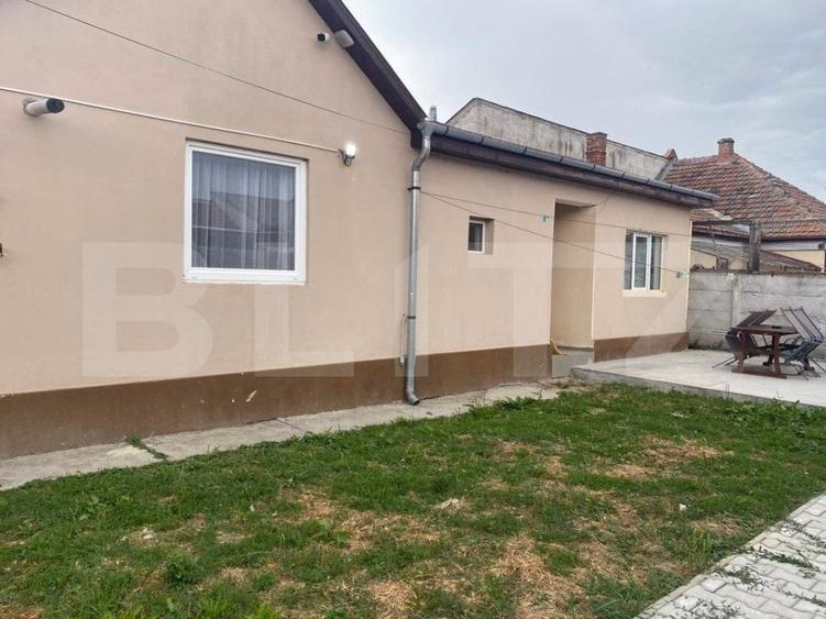 Casă individuală cu 3 camere cu Garaj în Nord-Est