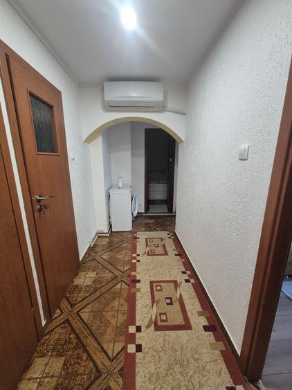 Apartament cu 3 camere decomandat în Mărgeanului