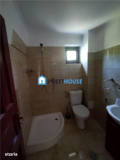 Casă cu 4 camere cu Teren 1200 Mp în Recea
