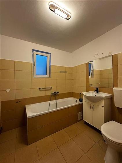 Apartament cu 3 camere semidecomandat, mobilat în Europa