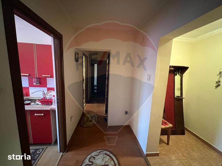 Apartament cu 3 camere, mobilat în Central