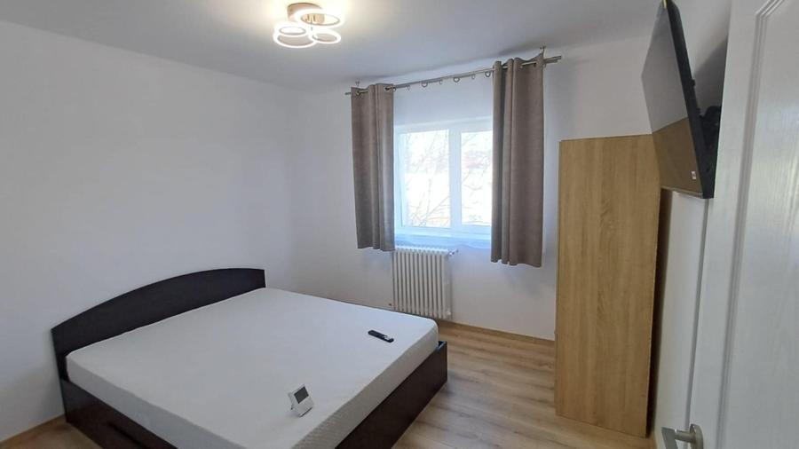 Apartament cu 3 camere decomandat în Centru Civic