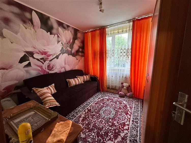 Apartament cu 3 camere decomandat, mobilat în Berceni