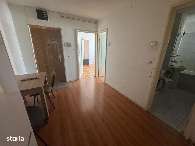Apartament cu 4 camere în Vasile Aaron