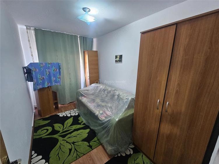 Apartament cu 3 camere semidecomandat în Cuptoare (Reșița)