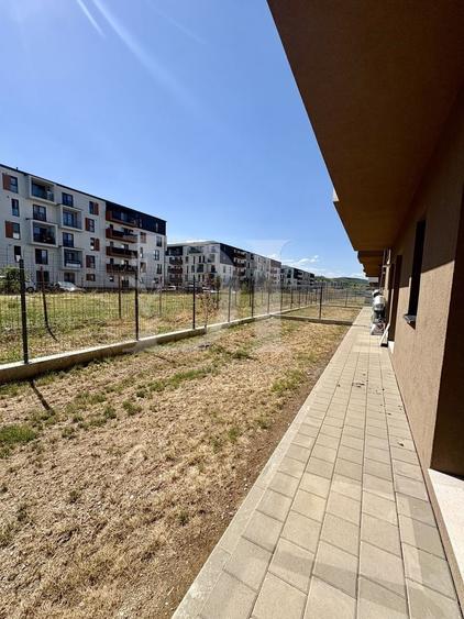 Apartament cu 2 camere semidecomandat, mobilat în Florești