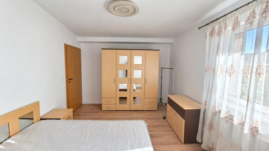 Apartament cu 3 camere decomandat, mobilat în Turnișor
