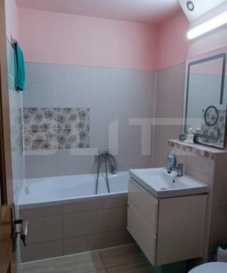 Apartament cu 3 camere decomandat în Florilor