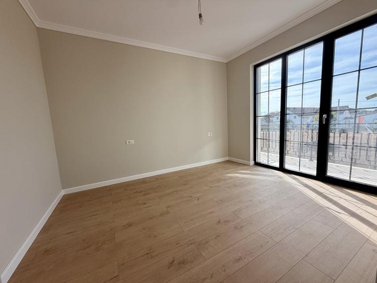 Duplex cu 5 camere cu Canalizare în Dumbrăvița