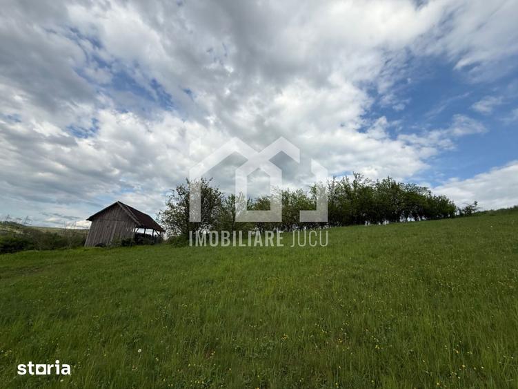 Teren de 2100 mp, în Căianu