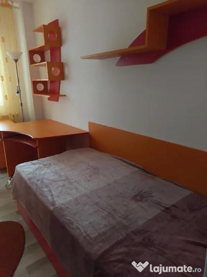 Apartament cu 3 camere decomandat în Ștefan cel Mare
